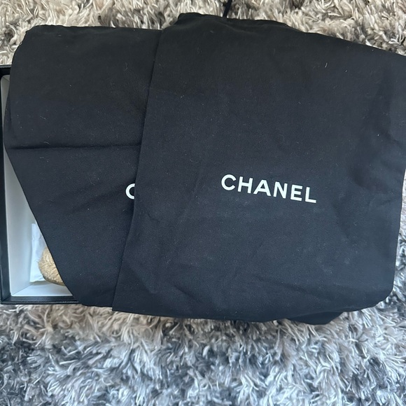 CHANEL Quilted Espadrilles, size 37, cream and black with gold accent - Picture 4 of 9